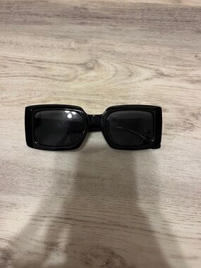 Steve Madden Rectangular Black Sunglasses - Fashionable Women’s Accessory